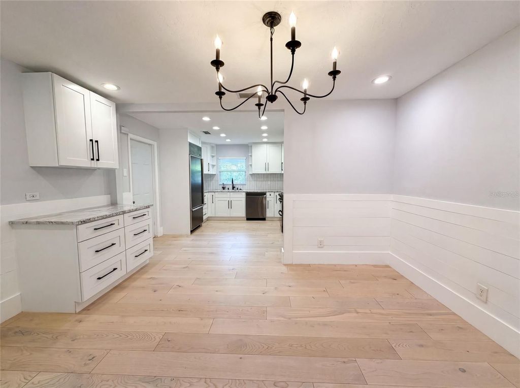Image 7 of property listing at 8028 CONSERVATORY CIRCLE, Sarasota, FL 34243