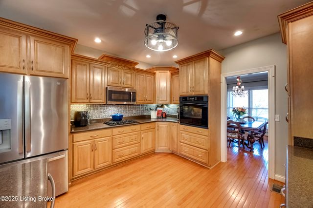 279 Persimmon Ridge Dr, Louisville, KY 40245