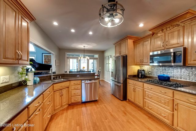 279 Persimmon Ridge Dr, Louisville, KY 40245