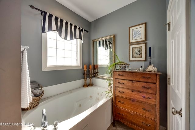 279 Persimmon Ridge Dr, Louisville, KY 40245