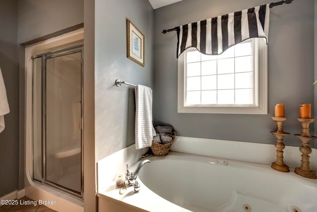 279 Persimmon Ridge Dr, Louisville, KY 40245