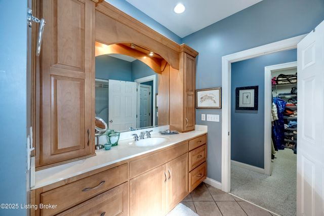 279 Persimmon Ridge Dr, Louisville, KY 40245