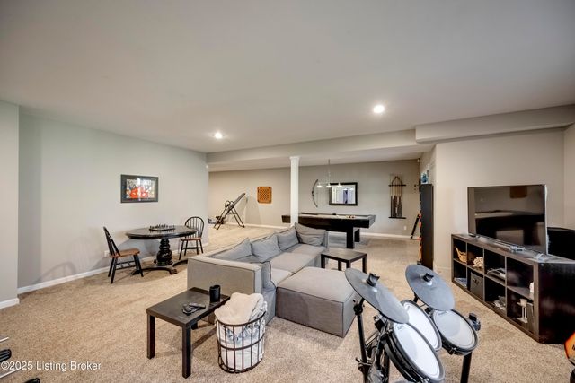 279 Persimmon Ridge Dr, Louisville, KY 40245