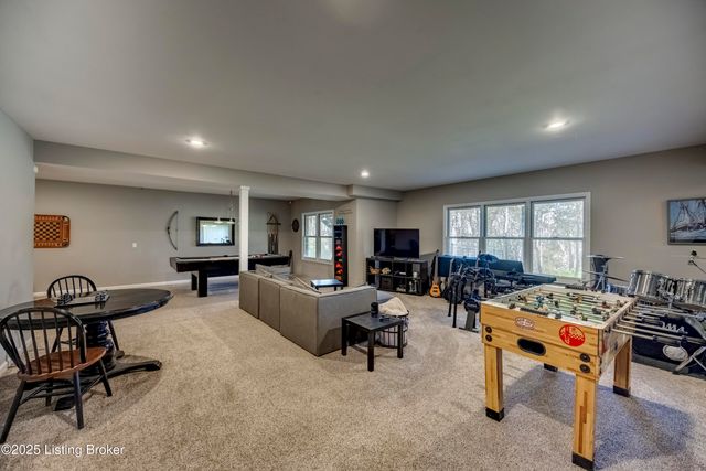 279 Persimmon Ridge Dr, Louisville, KY 40245