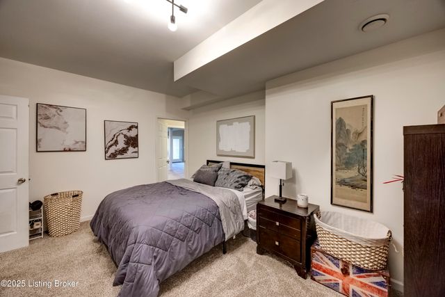 279 Persimmon Ridge Dr, Louisville, KY 40245