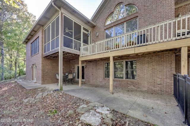 279 Persimmon Ridge Dr, Louisville, KY 40245