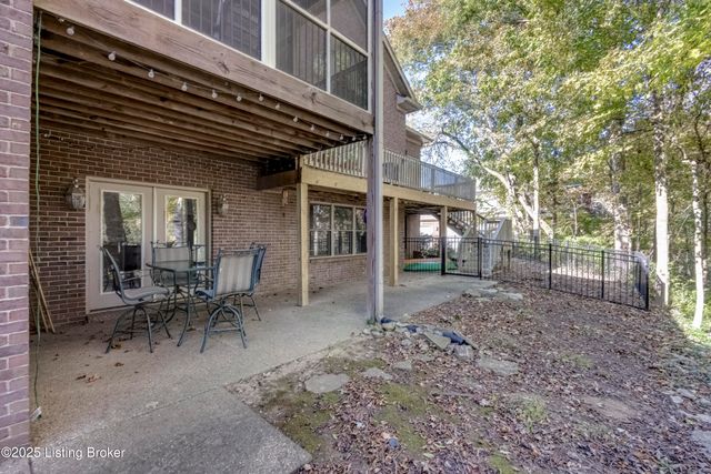 279 Persimmon Ridge Dr, Louisville, KY 40245