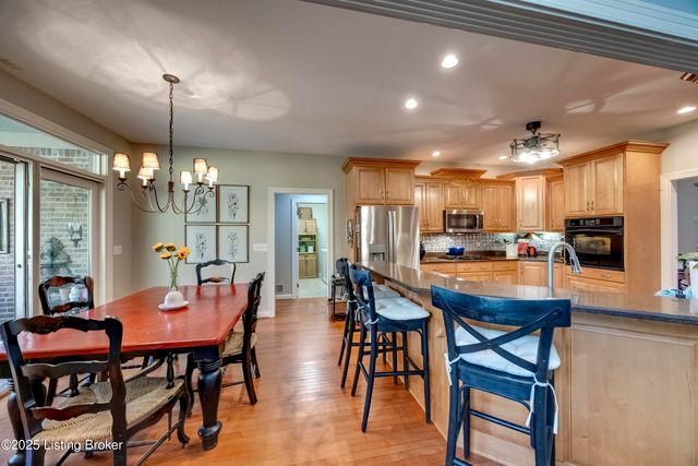 279 Persimmon Ridge Dr, Louisville, KY 40245