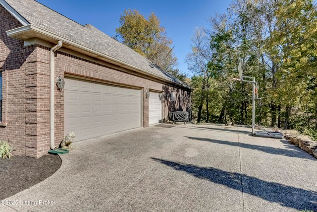 279 Persimmon Ridge Dr, Louisville, KY 40245