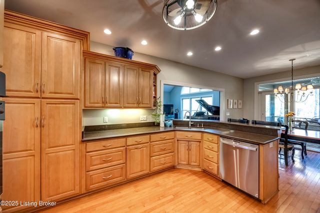 279 Persimmon Ridge Dr, Louisville, KY 40245