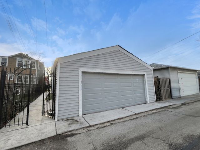 913 N Kedvale Avenue, Chicago, IL 60651