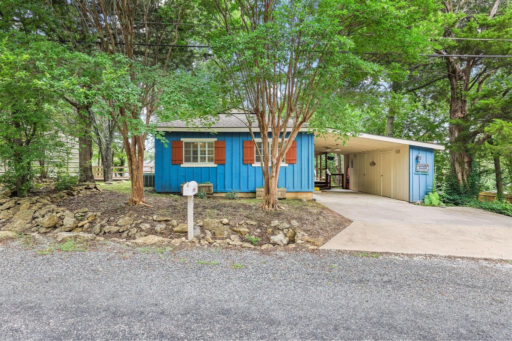61 Windsor Drive, Pottsboro, TX 75076