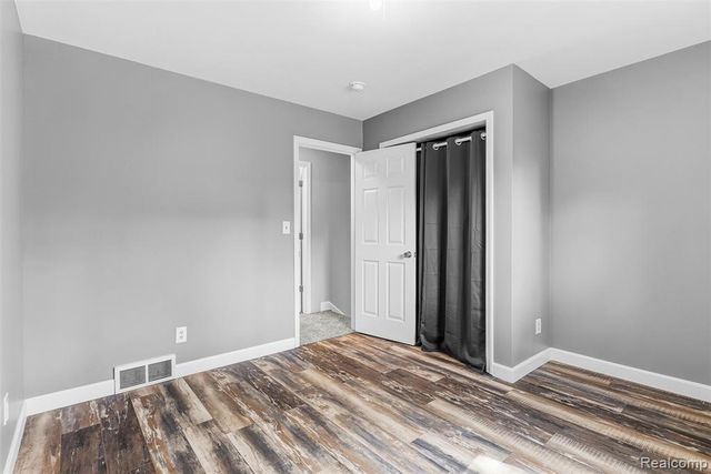 305 East Road, Holly, MI 48442