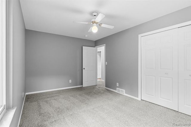 305 East Road, Holly, MI 48442
