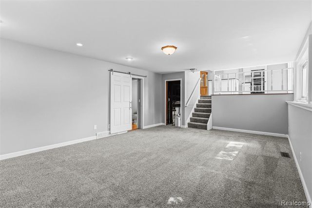 305 East Road, Holly, MI 48442