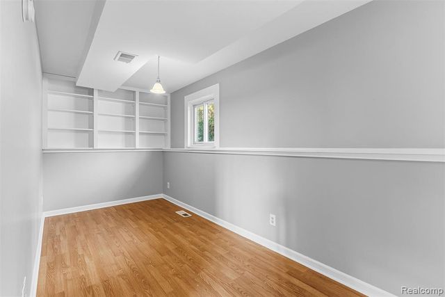 305 East Road, Holly, MI 48442