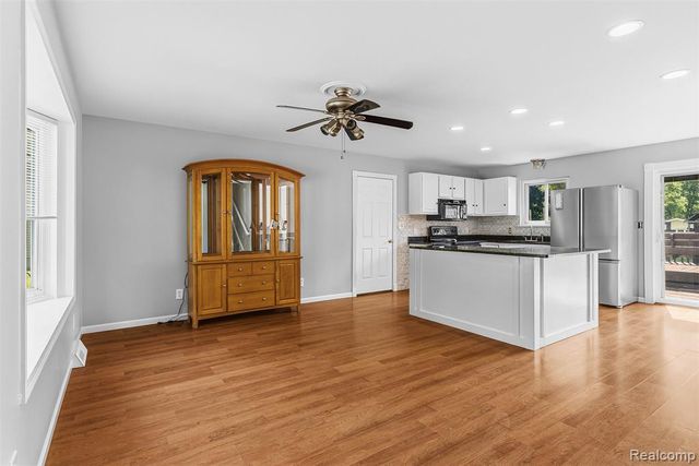 305 East Road, Holly, MI 48442