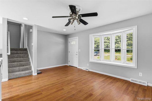 305 East Road, Holly, MI 48442