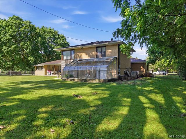 1690 N Center Road, Saginaw, MI 48638