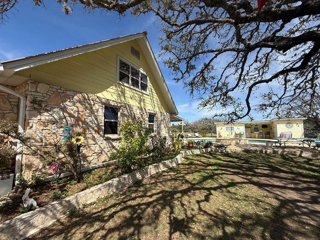 3320 Privilege Creek Rd, Pipe Creek, TX 78063