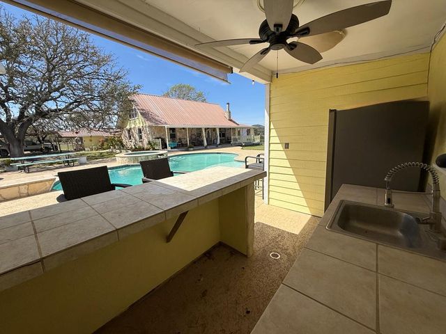 3320 Privilege Creek Rd, Pipe Creek, TX 78063
