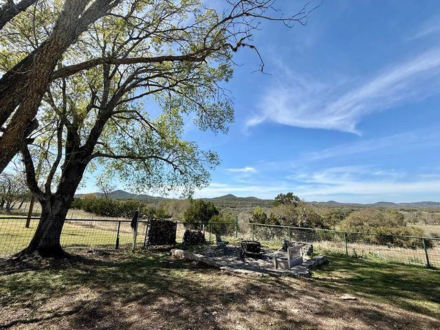3320 Privilege Creek Rd, Pipe Creek, TX 78063