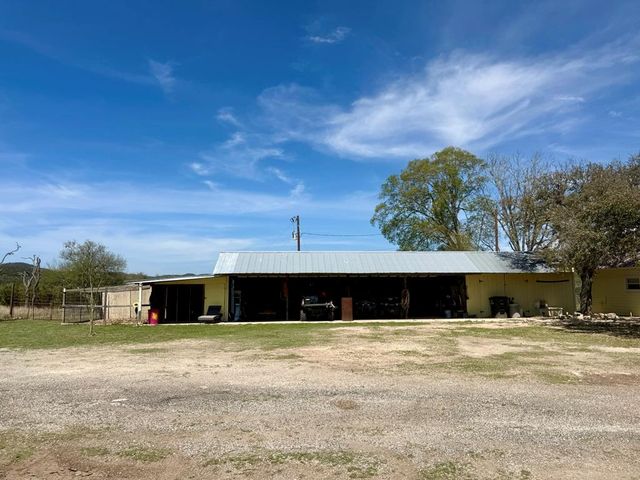 3320 Privilege Creek Rd, Pipe Creek, TX 78063