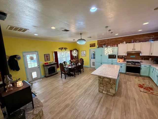 3320 Privilege Creek Rd, Pipe Creek, TX 78063