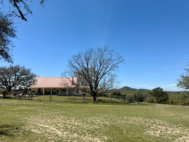 3320 Privilege Creek Rd, Pipe Creek, TX 78063