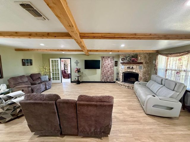 3320 Privilege Creek Rd, Pipe Creek, TX 78063
