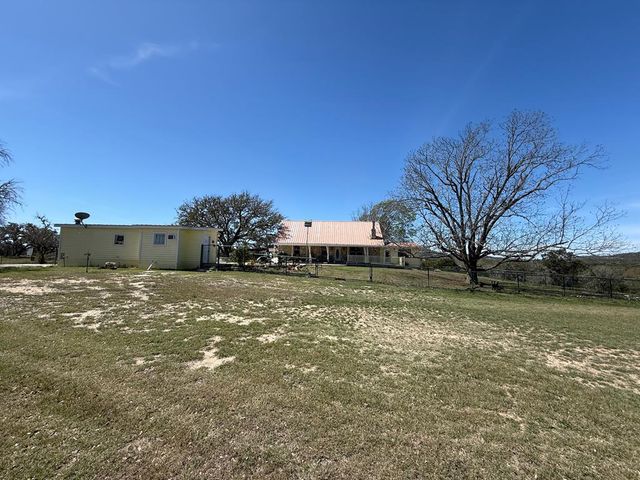 3320 Privilege Creek Rd, Pipe Creek, TX 78063