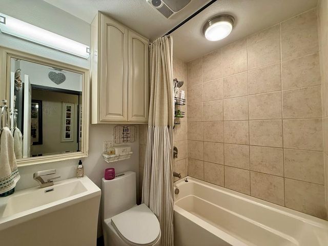 3320 Privilege Creek Rd, Pipe Creek, TX 78063