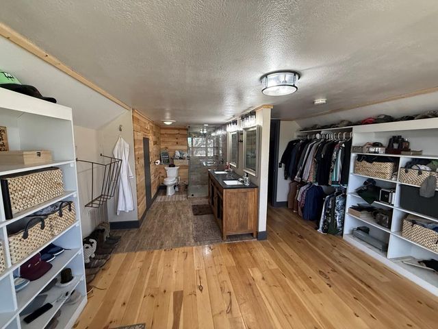 3320 Privilege Creek Rd, Pipe Creek, TX 78063
