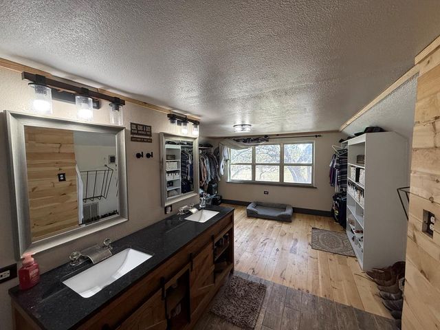 3320 Privilege Creek Rd, Pipe Creek, TX 78063