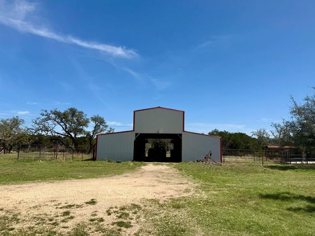 3320 Privilege Creek Rd, Pipe Creek, TX 78063