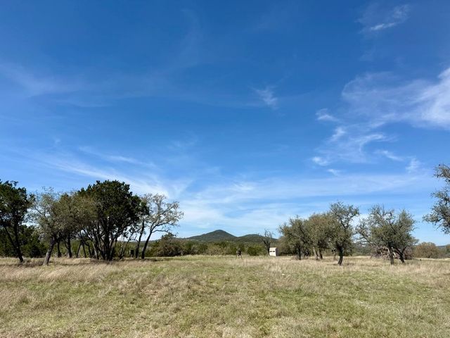 3320 Privilege Creek Rd, Pipe Creek, TX 78063