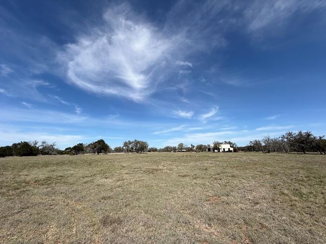 3320 Privilege Creek Rd, Pipe Creek, TX 78063