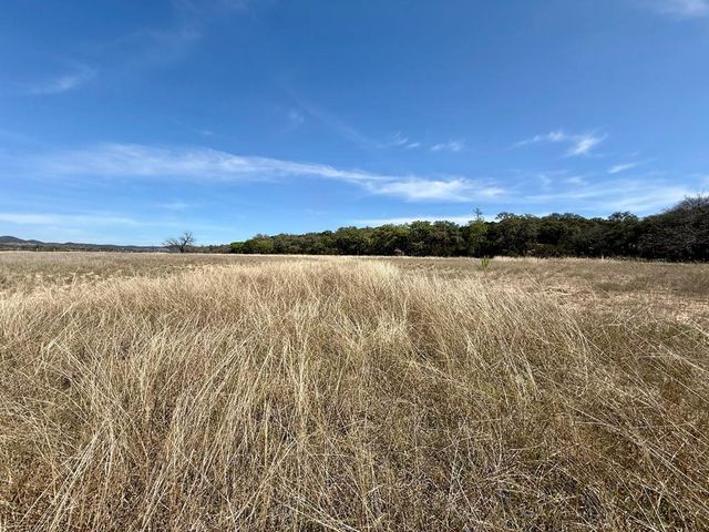 3320 Privilege Creek Rd, Pipe Creek, TX 78063
