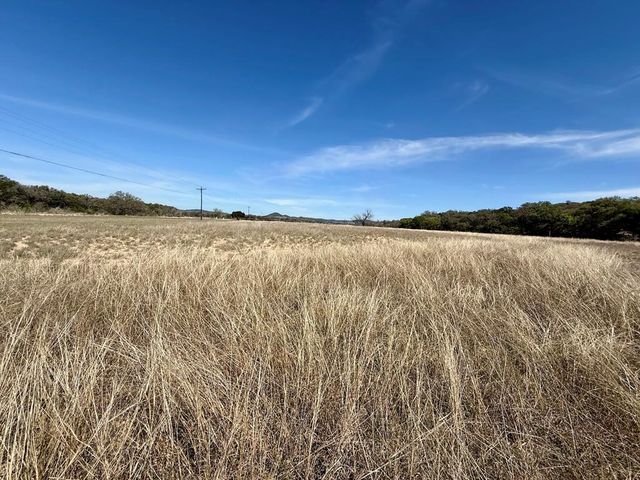 3320 Privilege Creek Rd, Pipe Creek, TX 78063