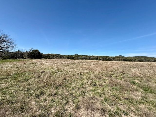 3320 Privilege Creek Rd, Pipe Creek, TX 78063