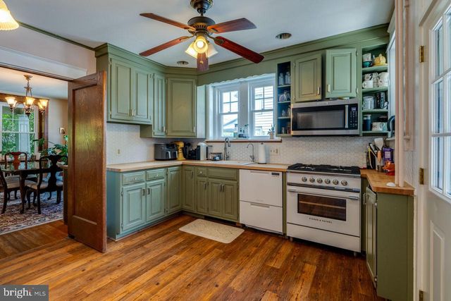 466 E MAIN ST, Leola, PA 17540