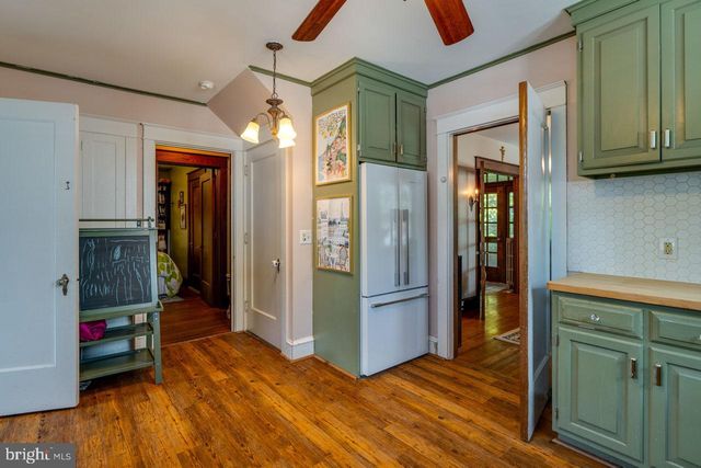 466 E MAIN ST, Leola, PA 17540