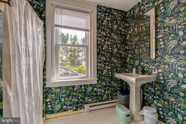 466 E MAIN ST, Leola, PA 17540