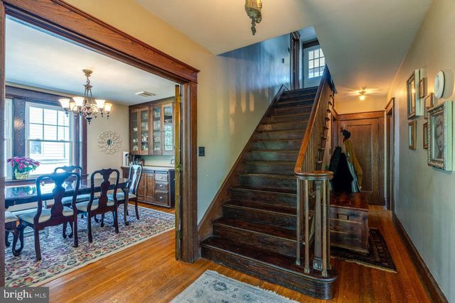 466 E MAIN ST, Leola, PA 17540