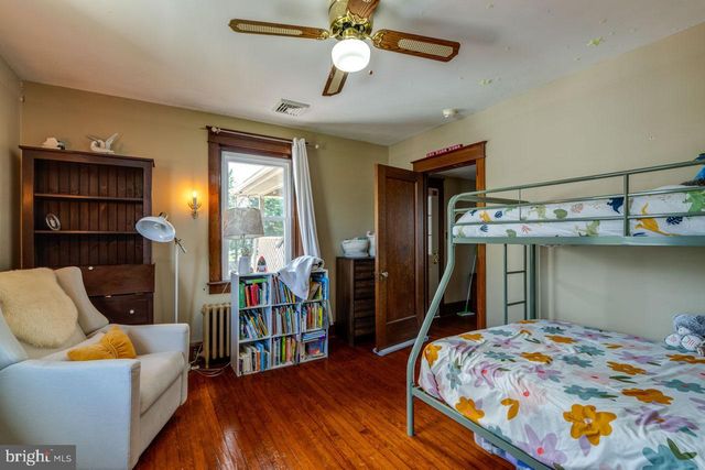 466 E MAIN ST, Leola, PA 17540