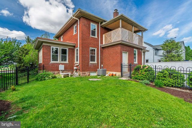 466 E MAIN ST, Leola, PA 17540