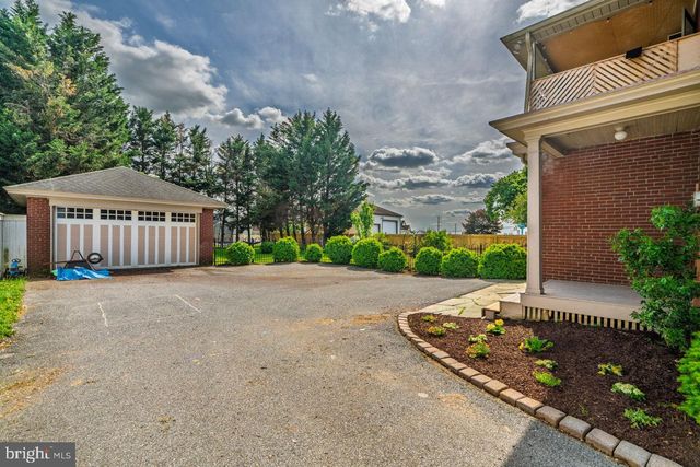 466 E MAIN ST, Leola, PA 17540