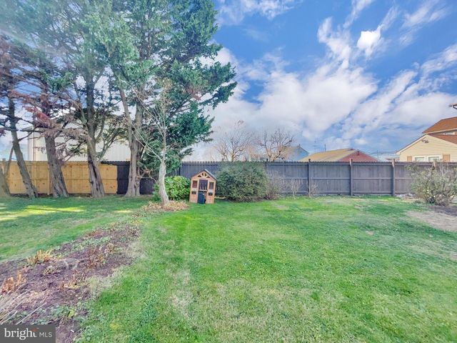 466 E MAIN ST, Leola, PA 17540