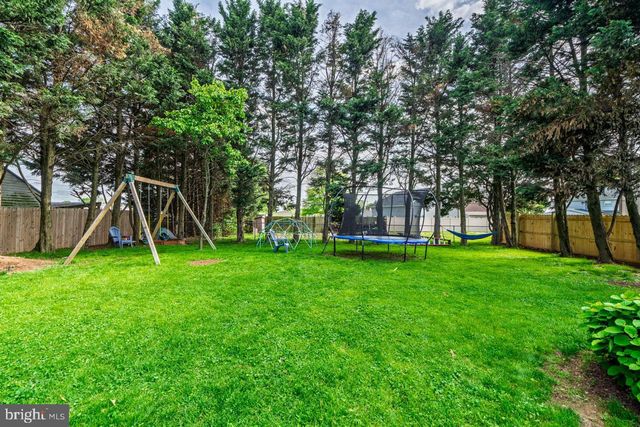 466 E MAIN ST, Leola, PA 17540