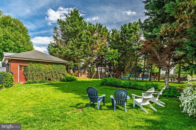 466 E MAIN ST, Leola, PA 17540